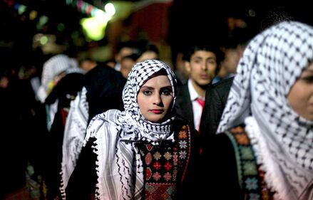 Gaza, nozze di massa per quaranta coppie 5