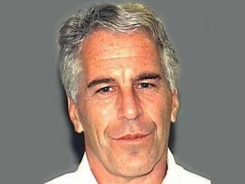 "Lo incontravano dopo la condanna". L'agenda di Epstein fa tremare la sinistra Usa