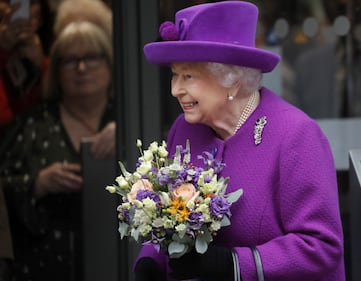La Regina Elisabetta II in viola, foto 4
