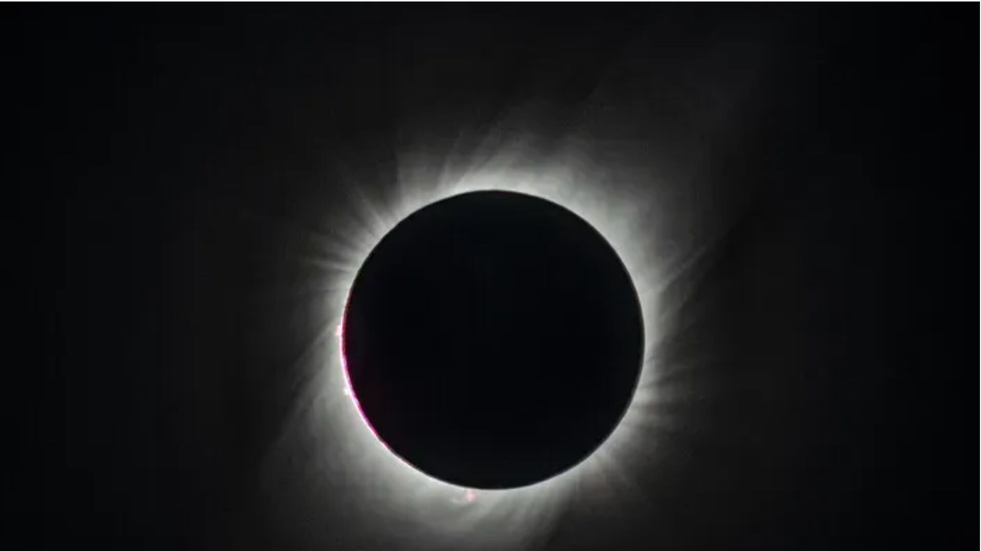 Le eclissi, i "baci" e gli altri show del cielo: le date da segnare per un 2026 col naso all'insù