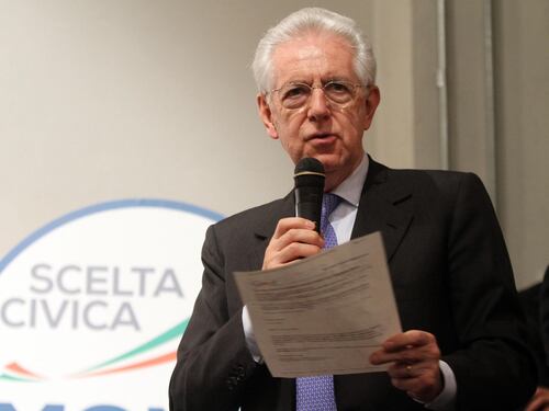 Monti: "Berlusconi tenta di corrompere gli italiani"
