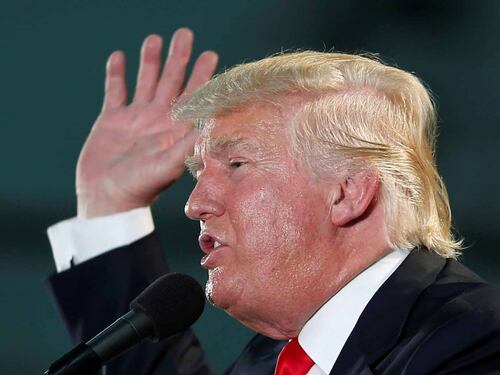 Trump: "Hillary Clinton dovrebbe andare in galera"