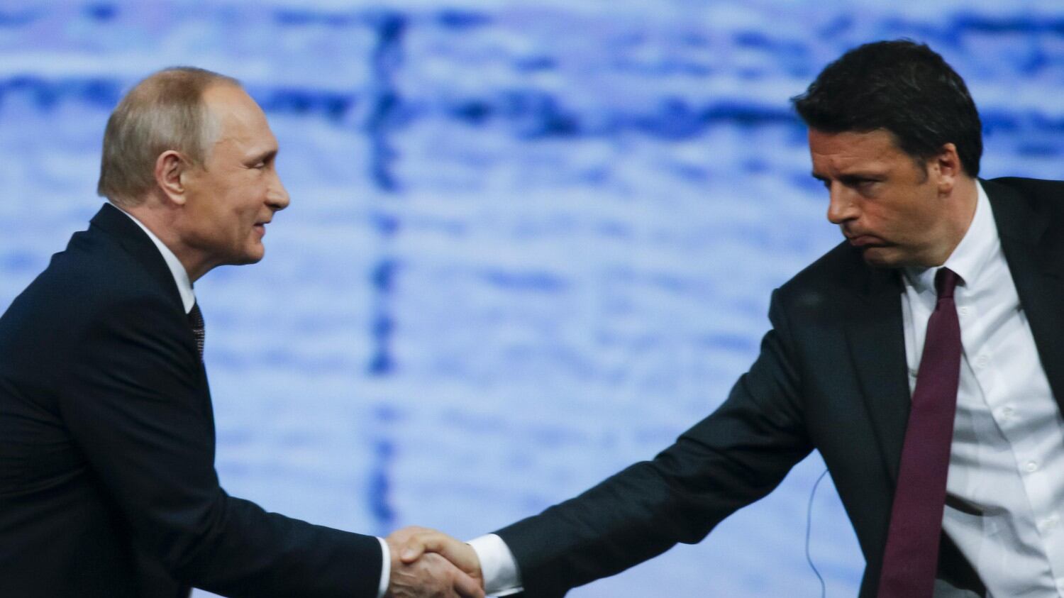 Putin evoca la guerra fredda Renzi: "Fuori da realtà"