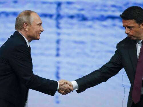 Putin evoca la guerra fredda Renzi: "Fuori da realtà"