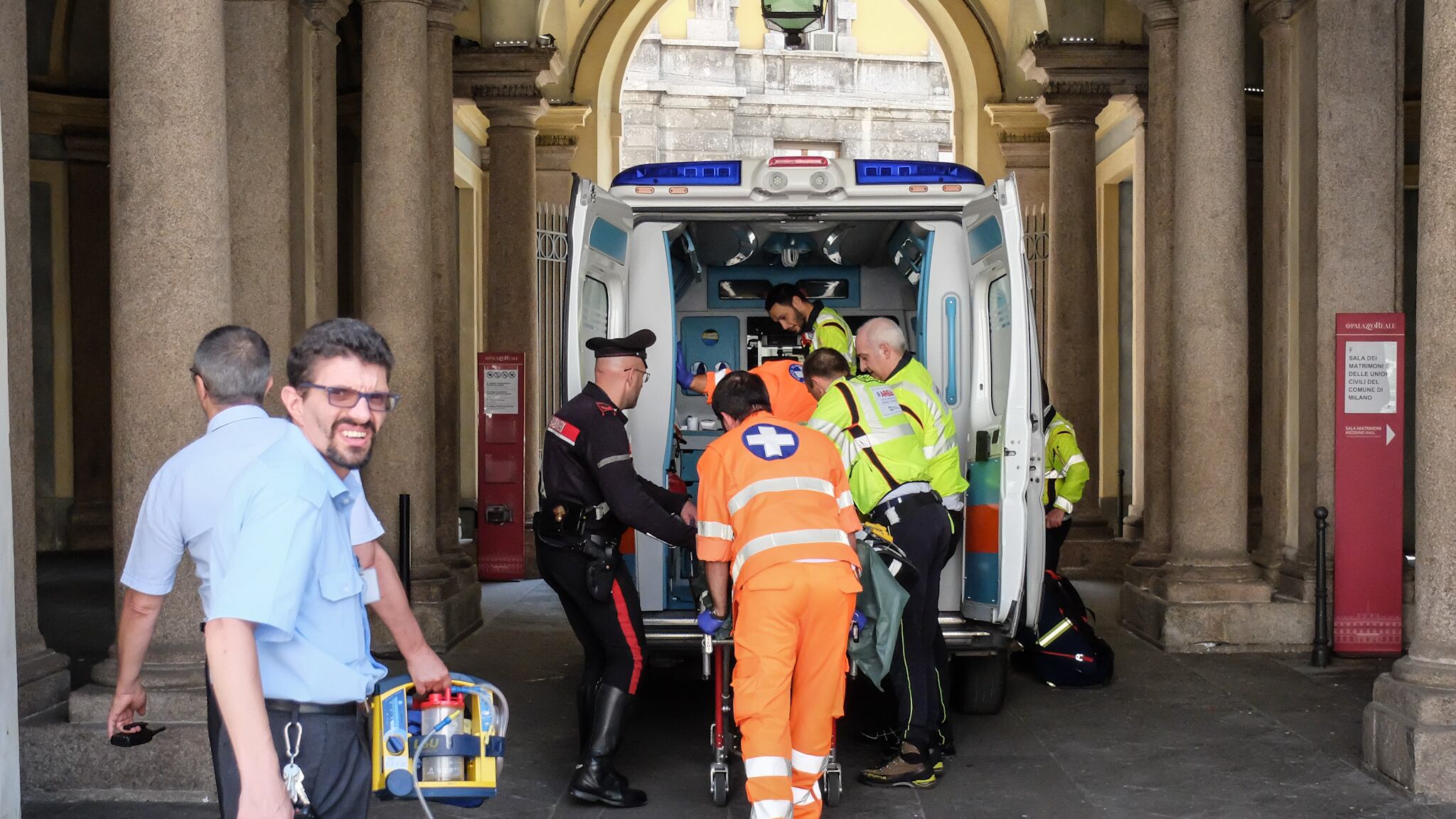 Cade mentre allestisce la mostra di Bonalumi, morto storico assistente