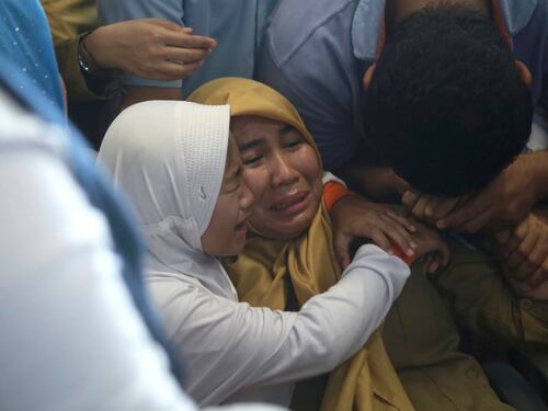 Indonesia, aereo cade in mare: 188 persone sono morte tra cui un italiano