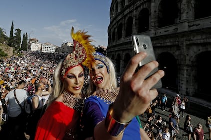 Il Gay Pride sfila per le strade di Roma 3