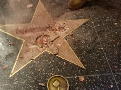 Hollywood, distrutta la stella di Trump