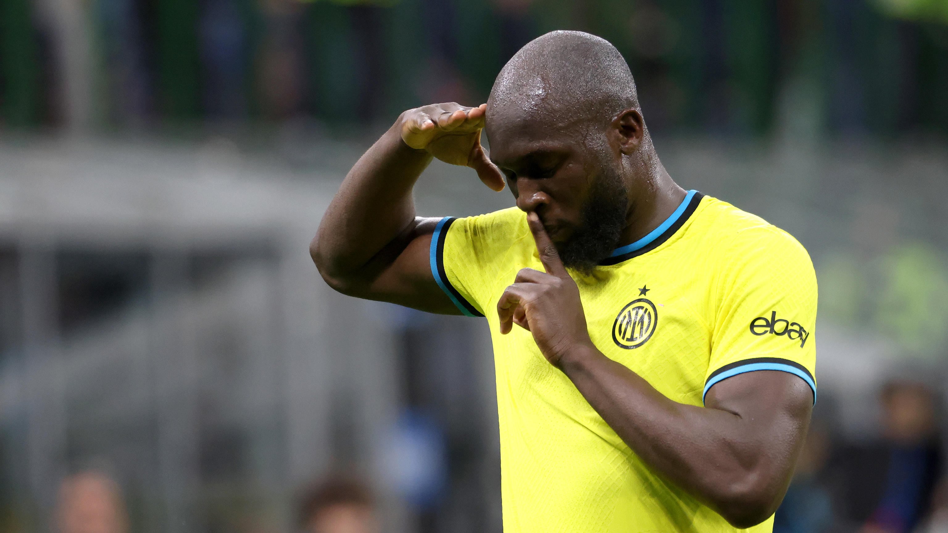 "Basta ammonizioni". Svolta degli arbitri sui calciatori vittime di razzismo