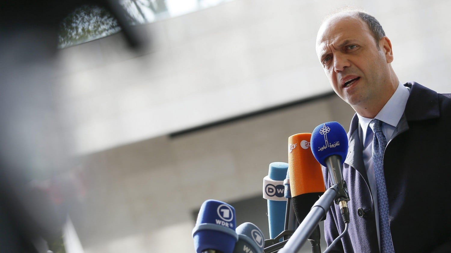 "Alfano troppo prono a Renzi": i suoi pronti a tornare con Fi