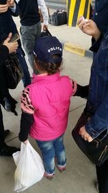 L'arrivo in Italia della piccola Emma, rapita e portata in Siria dal padre 1
