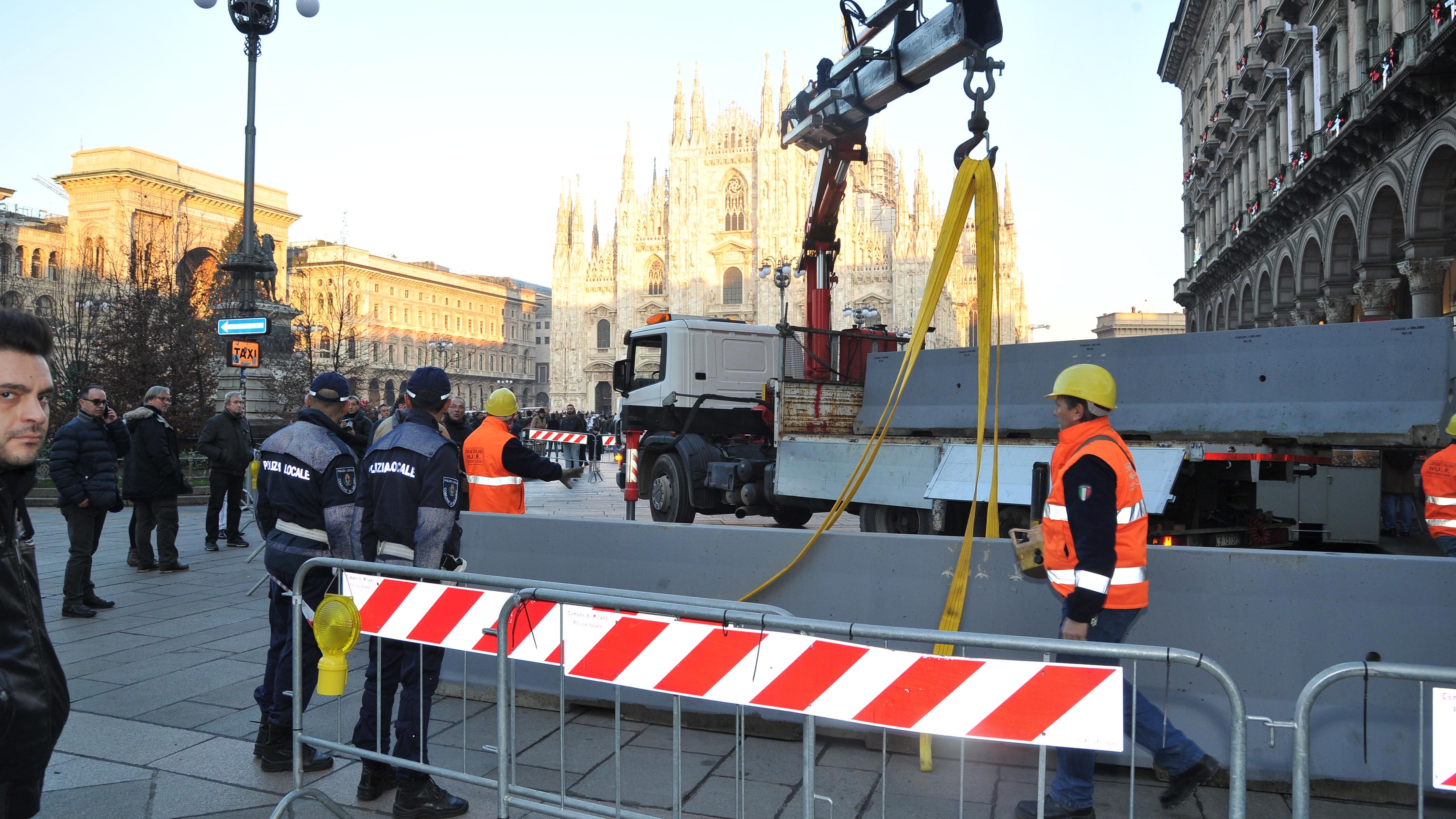 Milano, i vigili urbani: "Rischiamo la vita, ma lavoriamo senza tutele"