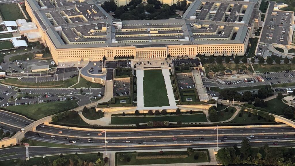 Usa, Trump vuole tagliare gli aiuti militari ai Baltici confinanti con la Russia: cosa può cambiare