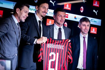 Ibrahimovic superstar: gli scatti del fuoriclasse di Malmo durante la presentazione 4