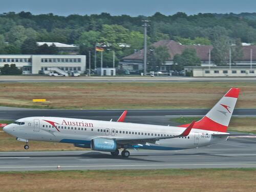 Fanno irruzione in pista e rapinano l'aereo: rubati 10 milioni di euro