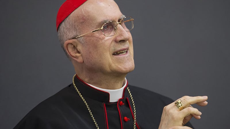Se Bertone adesso tira in ballo Bergoglio per l'attico