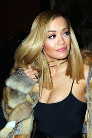 Rita Ora nuda per Natale 17