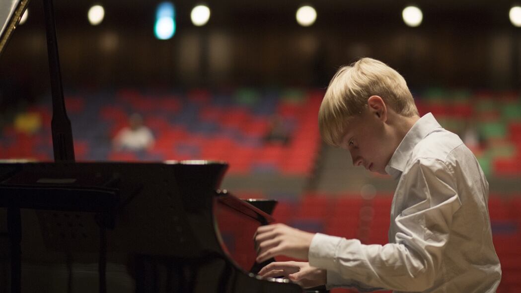 Alexander, a 15 anni pianista favoloso richiesto da tutti i teatri