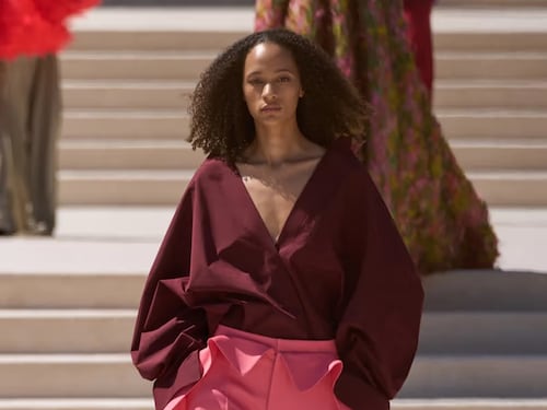 Memoria, volumi e colore. Piccioli firma Balenciaga