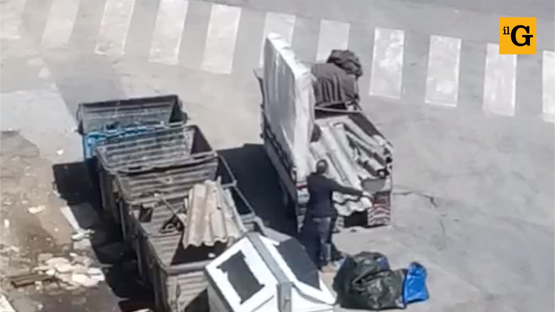 Palermo, smaltisce l'amianto gettandolo nel cassonetto della spazzatura