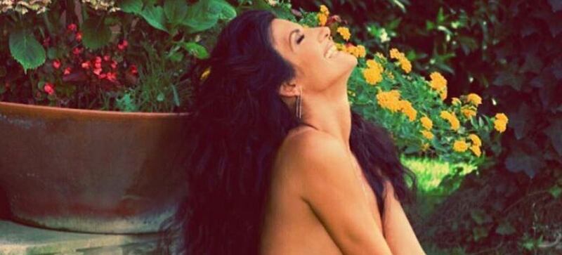 Pamela Prati in topless per la fine dell'estate 1