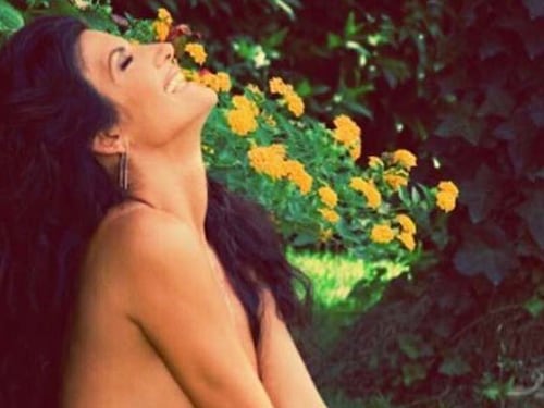 Pamela Prati in topless per la fine dell'estate