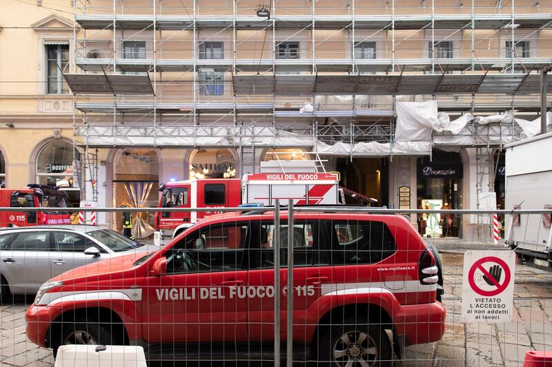 Palazzo in fiamme nel centro storico di Milano 11
