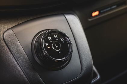 Ford E-Transit, il furgone più venduto al mondo diventa 100% elettrico: guarda la gallery 10