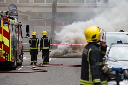 Maxi incendio a Londra: 2mila persone in fuga 7