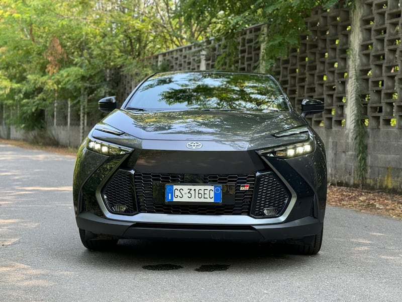 Toyota C-HR 2024: guarda la gallery del nuovo crossover full-hybrid 15