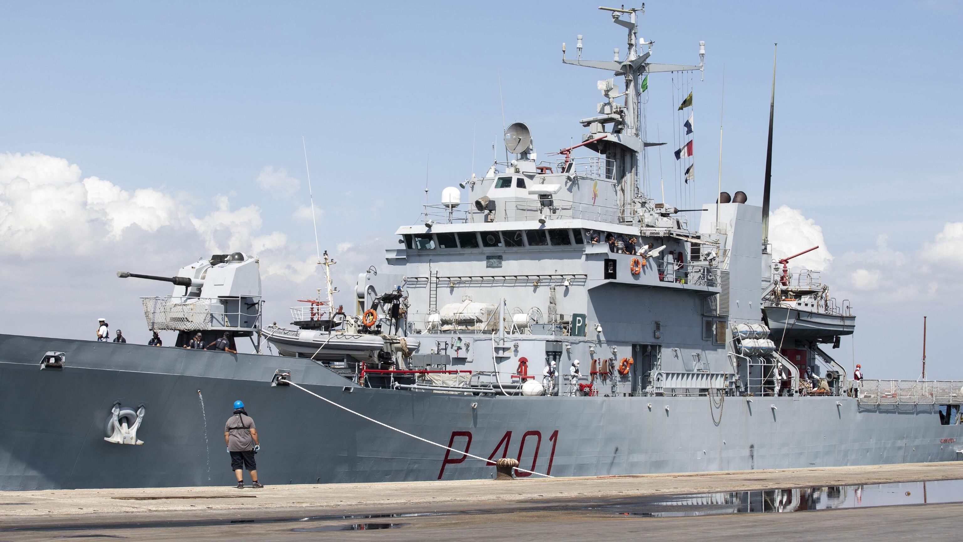 La nave Cassiopea verso l'Albania con 49 clandestini