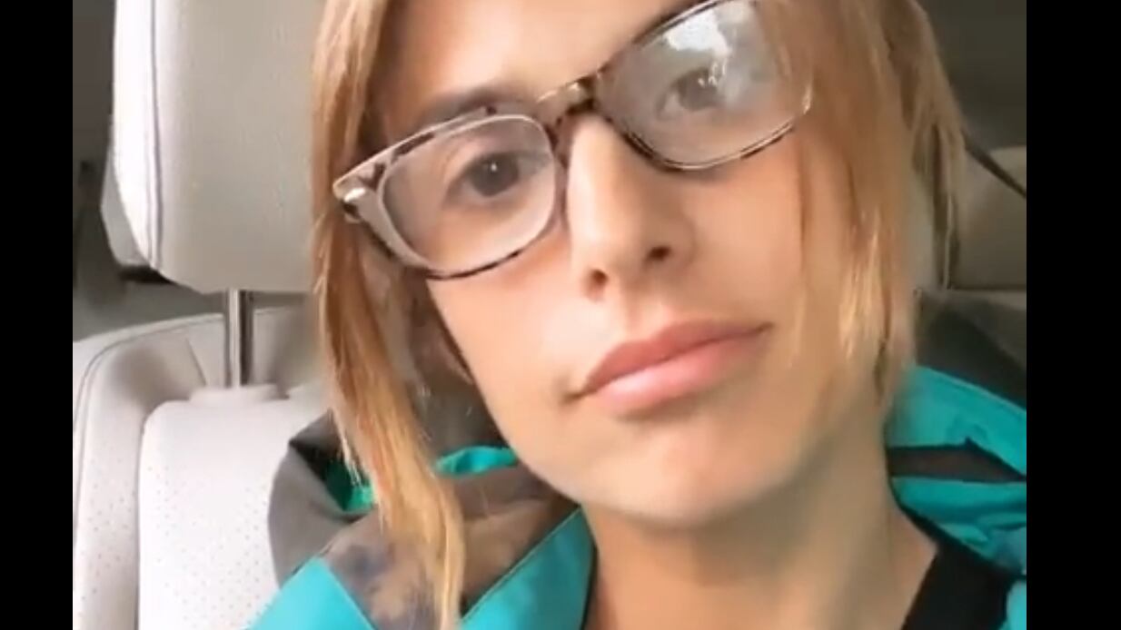 Elisabetta Canalis scherza in video: "Che brutta con gli occhiali!"