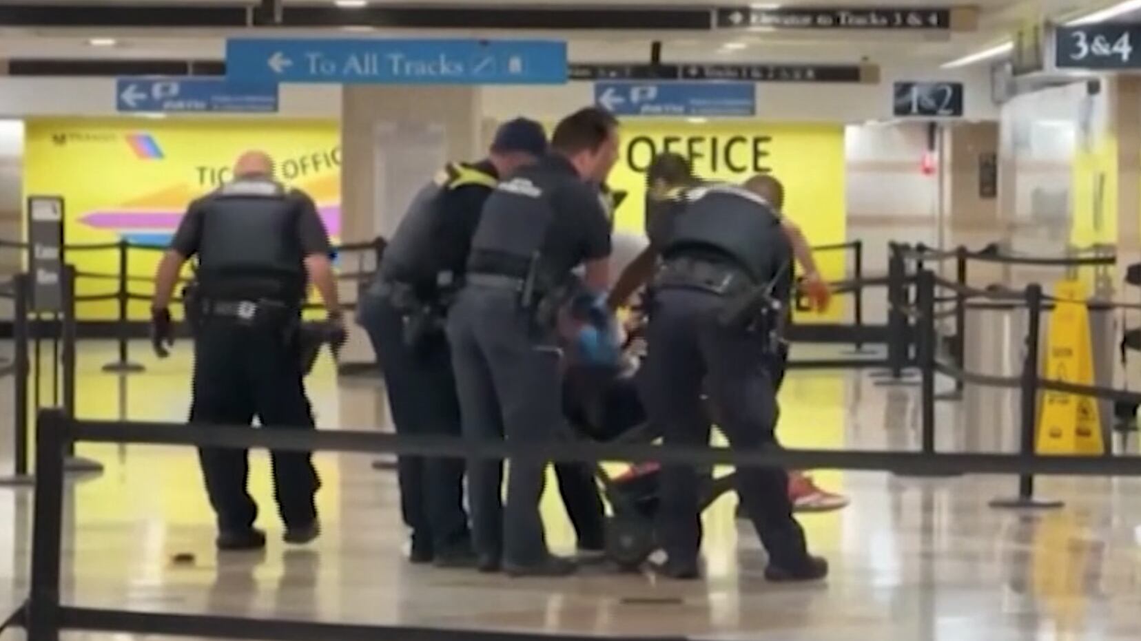 Paura a New York: sei accoltellati stazione Penn Station