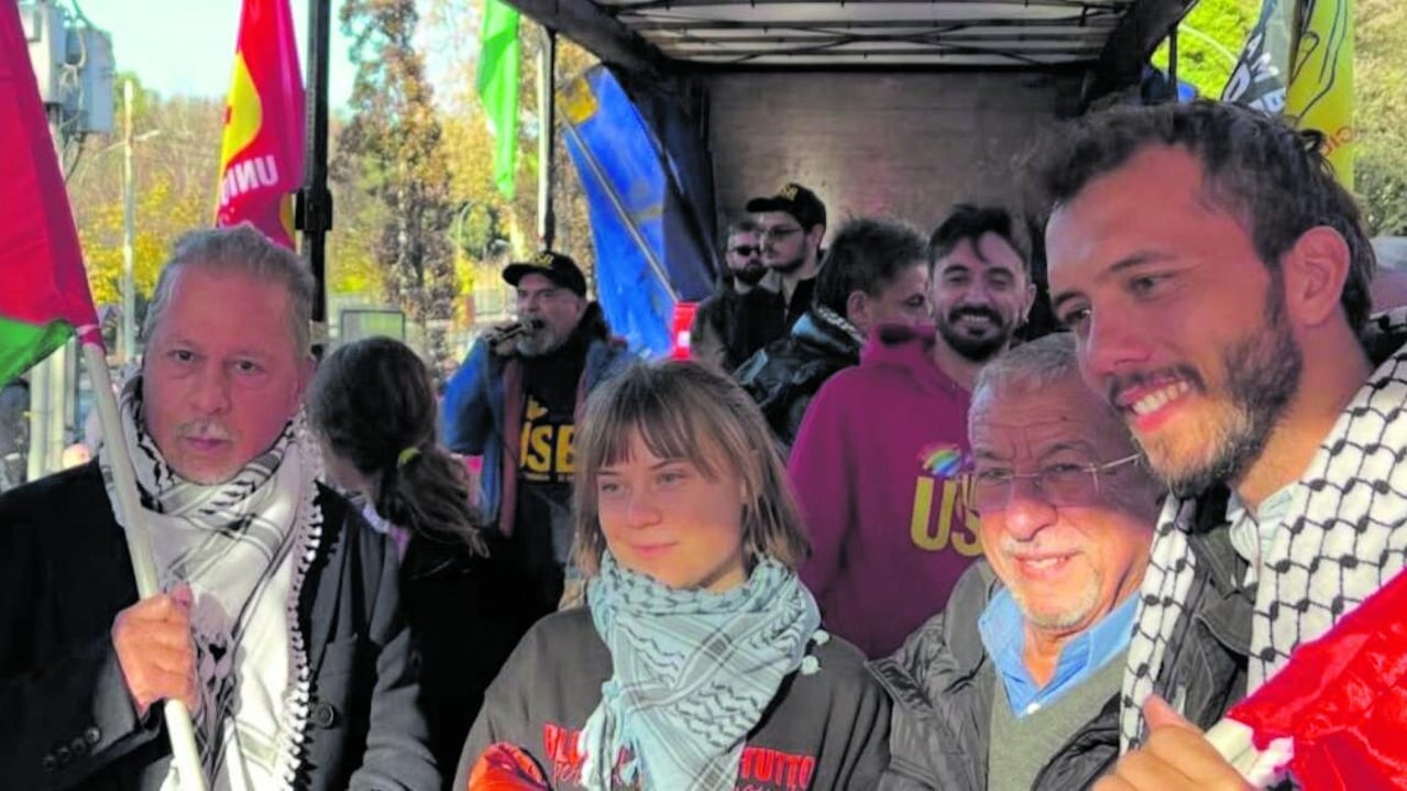 Follia della Flotilla: denuncia l'Italia. I legami del leader con il terrorismo