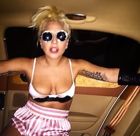 Lady Gaga, nude look bollente verso Perugia 11