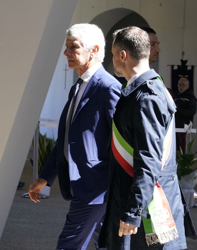 La camera ardente di Joe Barone al Viola Park, guarda la gallery 3