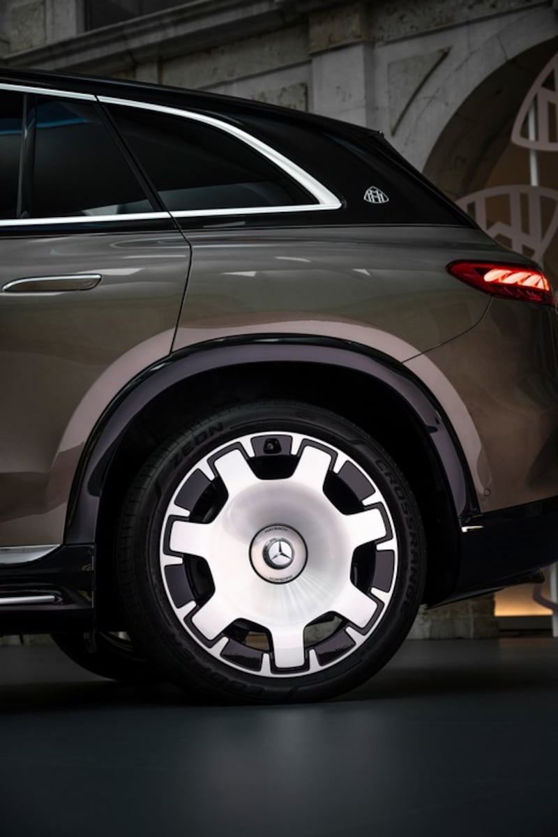 Mercedes-Maybach EQS SUV: guarda la gallery 16