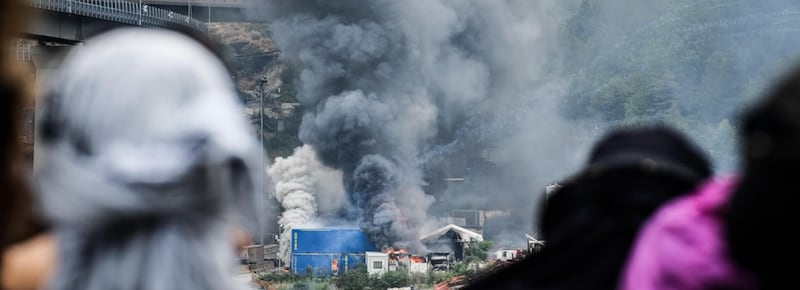 Molotov, divisa nera e sassi nelle borse, cos’è il “blocco nero” No Tav: “Sono terroristi”
