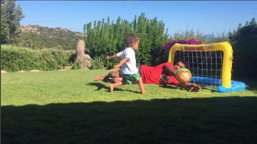 Melissa Satta a tutta famiglia con Kevin Prince e Maddox in Sardegna 2