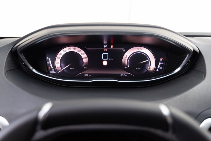 Peugeot 3008 Hybrid 136: la gallery  8