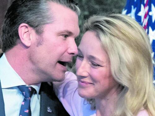 Nuove accuse a Hegseth: "La moglie con lui a due incontri sensibili"