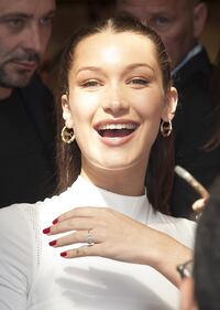 Jenner e Hadid, le sexy sorelle della moda 19