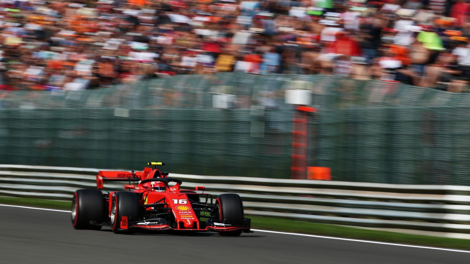 Formula Uno, la Ferrari fa la voce grossa a Spa: Leclerc in pole davanti a Vettel