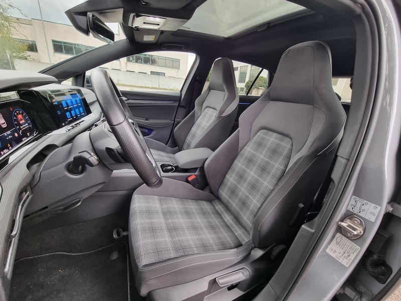 Volkswagen Golf GTD: guarda la gallery della compatta sportiva diesel 18
