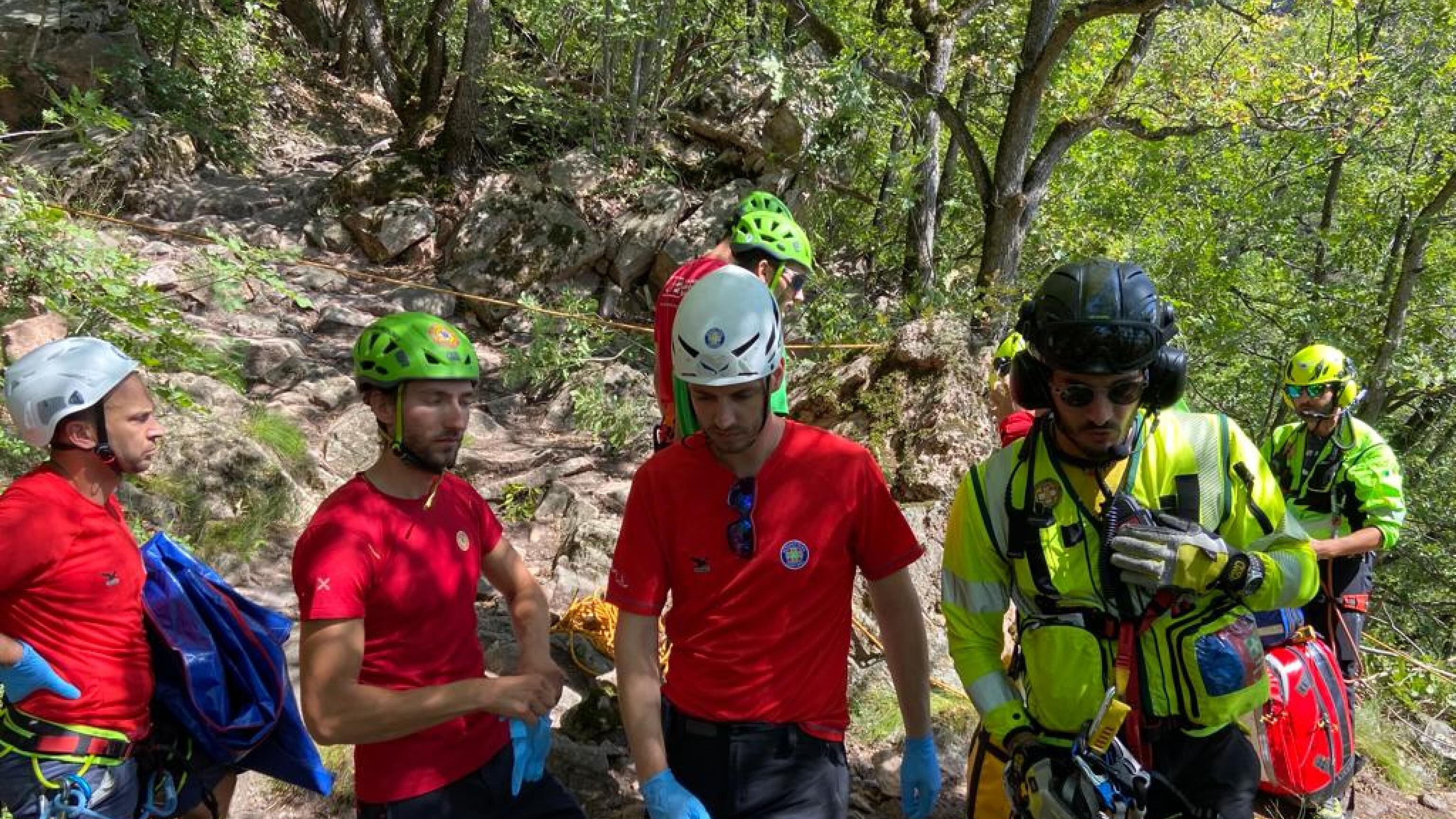 Bolzano, si lancia da Castello Greifenstein con la tuta alare: morto base jumper