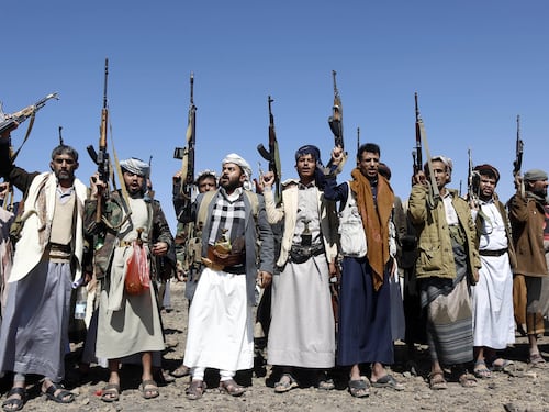 Le armi, i campi di addestramento e il ruolo di Jibril “il Monco”: così prende forma l’alleanza del terrore tra Al Qaeda e Houthi