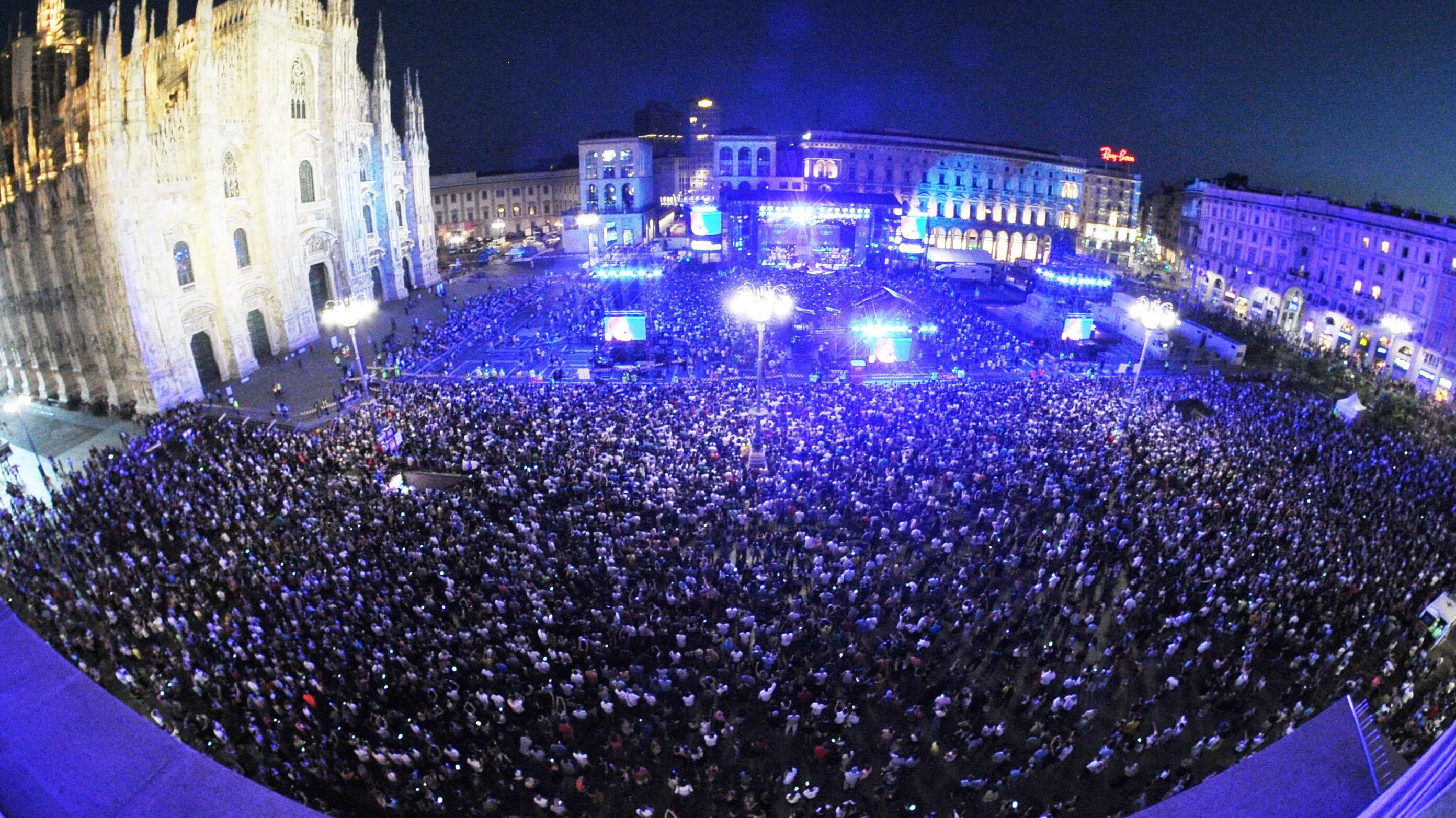 Piazza Duomo è "blindata"? Abusivi assediano la Darsena