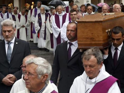 Rouen, funerale del sacerdote sgozzato dall'Isis