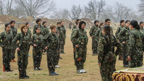 Le combattenti curdi del YPJ 2