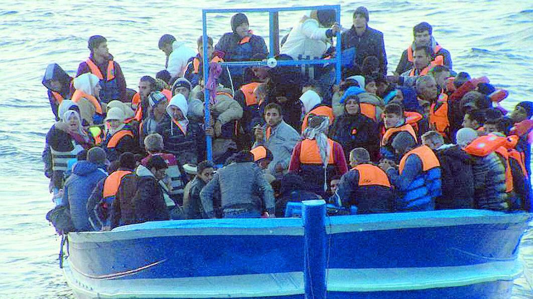 Arrivano 800mila immigrati e Alfano naufraga nei suoi flop